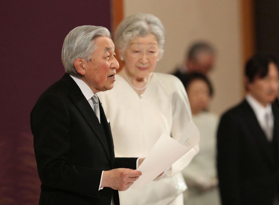 El emperador japonés Akihito, junto a la emperatriz Michiko.