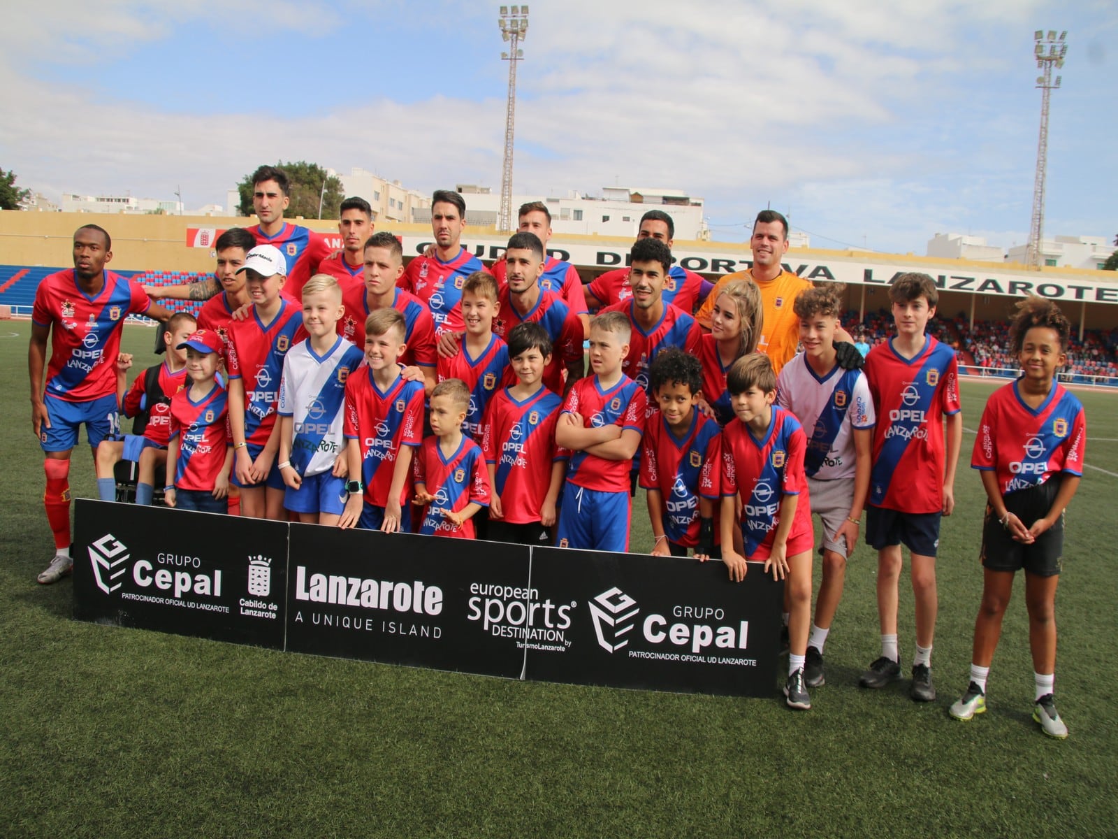 Equipo inicial de la UD Lanzarote ante el Buzanada.