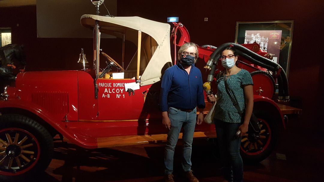 El diputado Javier Sendra durante la entrevista en Hoy por Hoy Alcoy desde el MuBoma.
