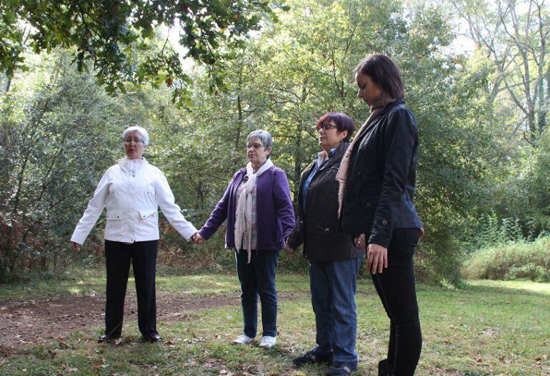 Malaltes de fibromiàlgia fent exercicis.