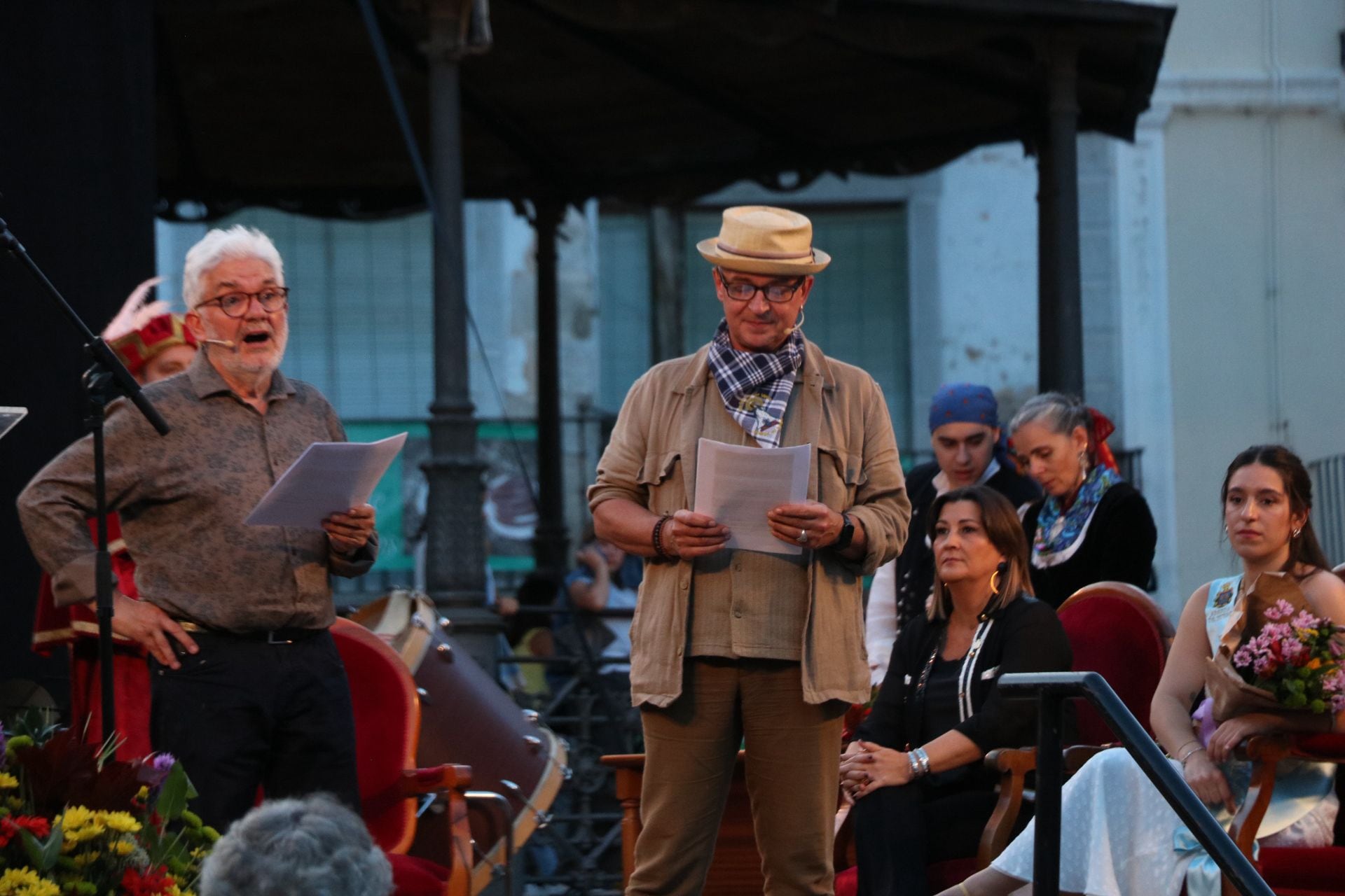 Rufo Criado y Julián Valle, miembros de A Ua Crag, pregoneros de las fiestas de Aramda 2025 en nombre de todo el colectivo artístico