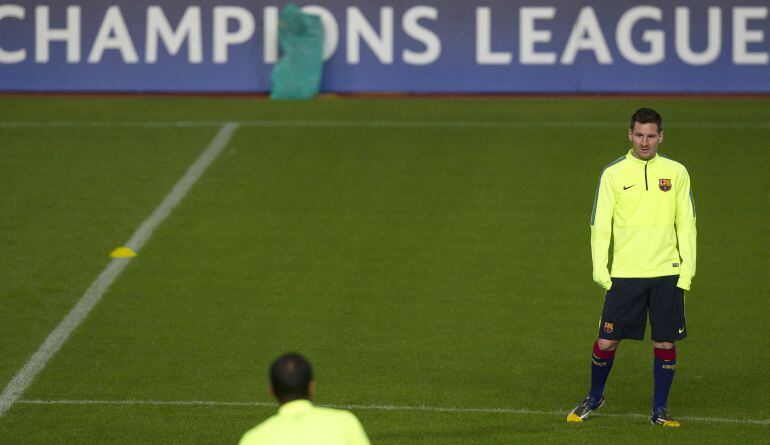 24/11/14   PREVIO PARTIDO DE CHAMPIONS LEAGUE NICOSIA CHIPRE  GSP STADIUM
 ENTRENAMIENTO APOEL VS  F.C.BARCELONA
 MESSI 