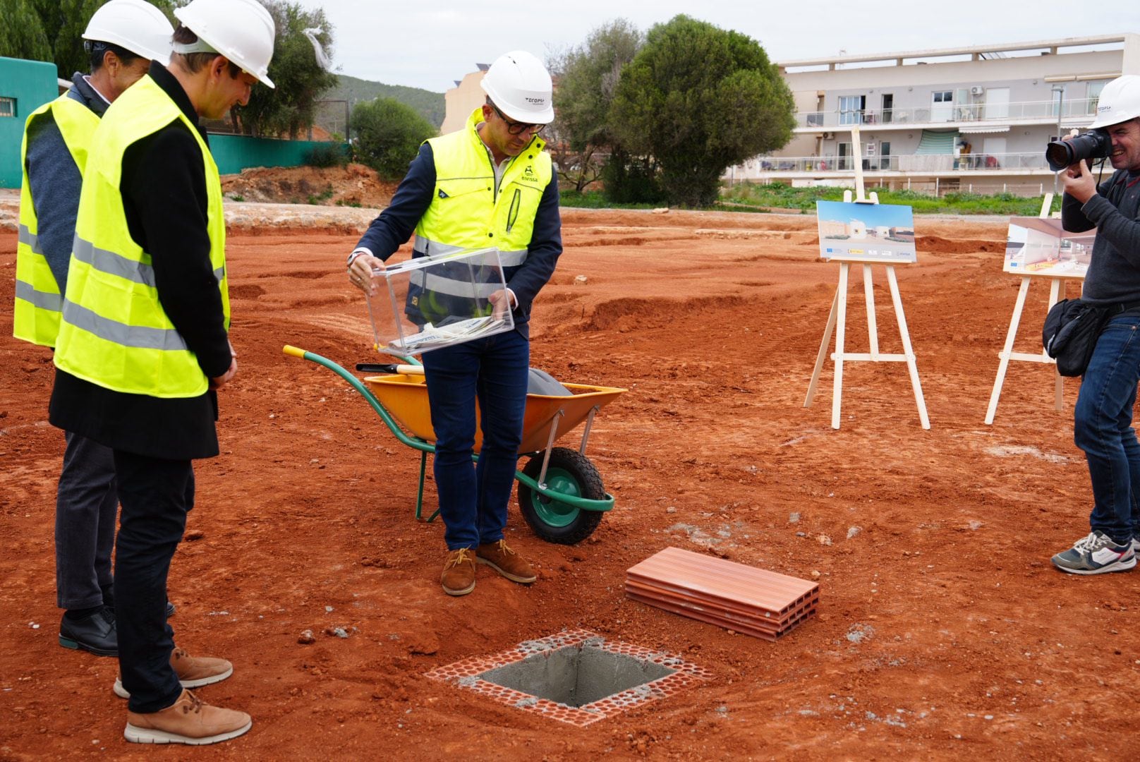 Acto de colocación de la primera piedra