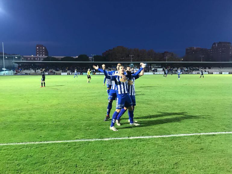 Espinar celebra un gol en &#039;El Prado&#039;