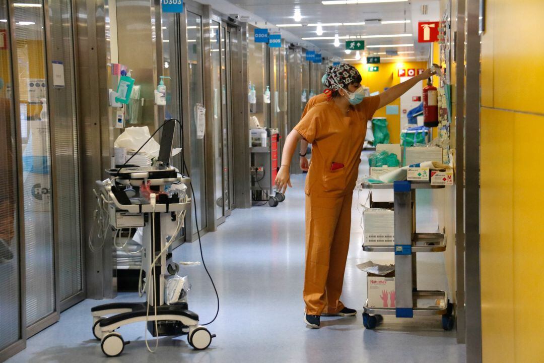 Un passadís de l&#039;UCI de Vall d&#039;Hebron que atén pacients COVID