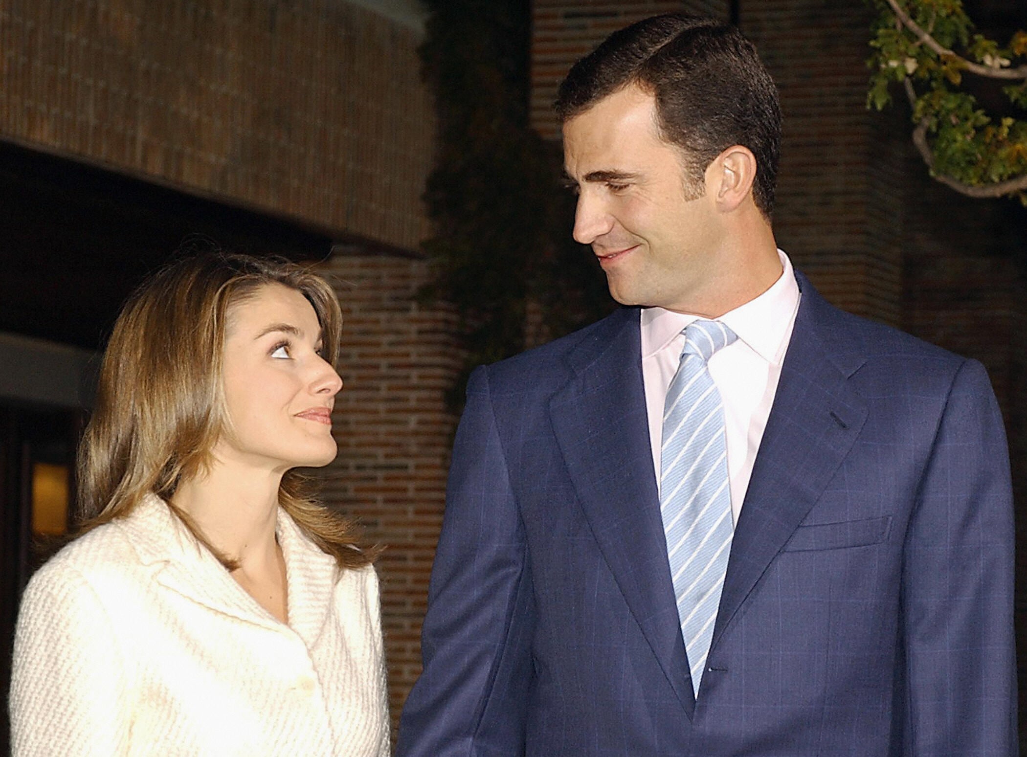 El día que el entonces príncipe Felipe anunció su compromiso con Letizia, en 2003 