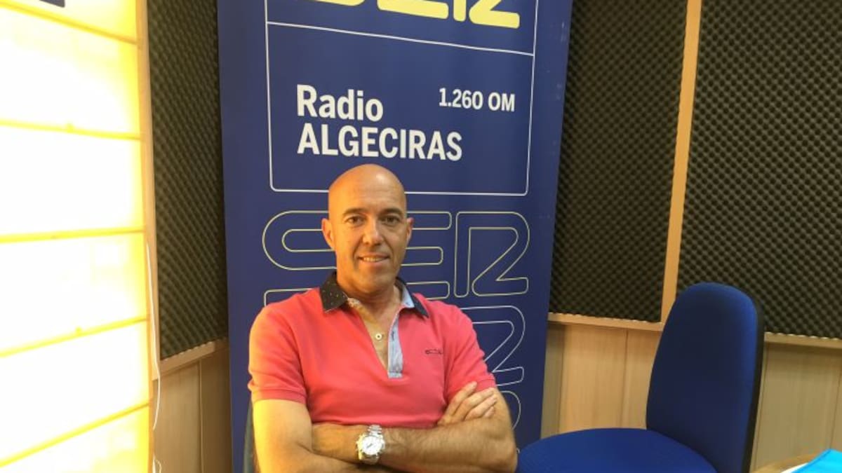 El guitarrista Salvador Andrades en radio Algeciras
