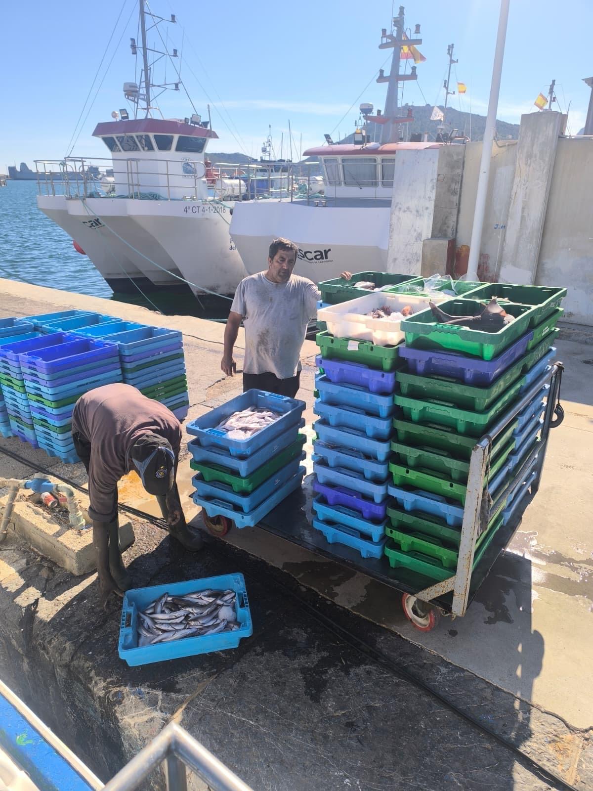Los últimos pescadores de arrastre de Cartagena denuncian que se sienten "furtivos siendo trabajadores del mar"