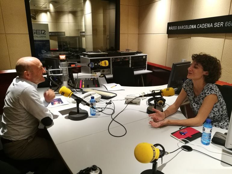 Lluís Torner i Marina Garcés, als estudis de Ràdio Barcelona.