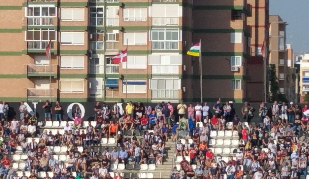 La bandera de la Provincia Marítima y de La Rioja, en el Cartagonova