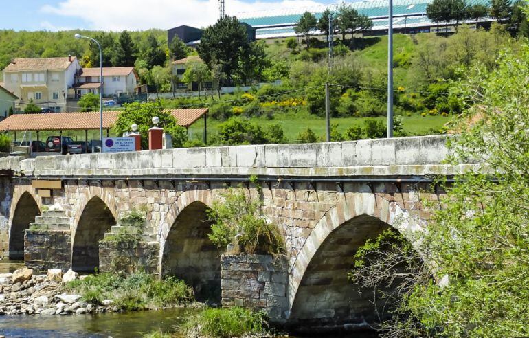 Puente sobre el río Pisuerga en Cervera