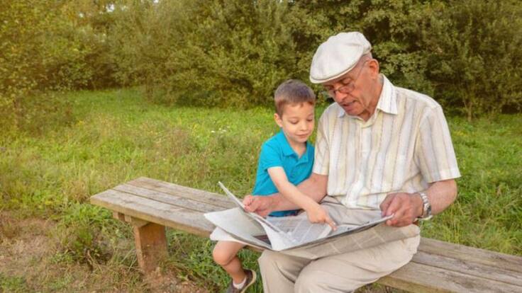 Un libro interactivo para que abuelos y nietos se sienten a plasmar sus recuerdos juntos