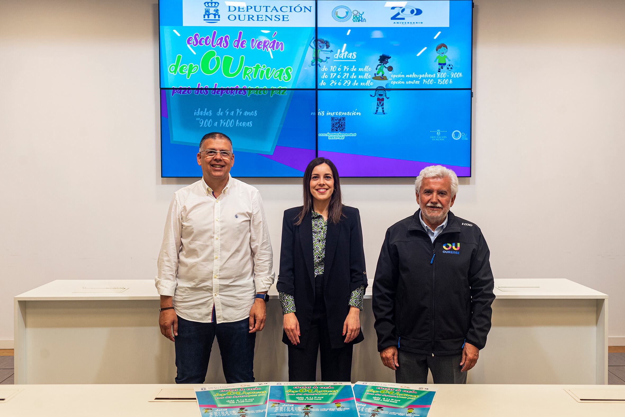 Presentación das escolas de verán depOurtivas do Pazo dos Deportes &quot;Paco Paz&quot;. Asisiten Rosendo Fernández (Vicepresidente da Deputación Ourense), Sara Pato García (Representante de OCIOSAUGAL)  e Bernardino González Vázquez (Asesor de deportes da Deputación Ourense).