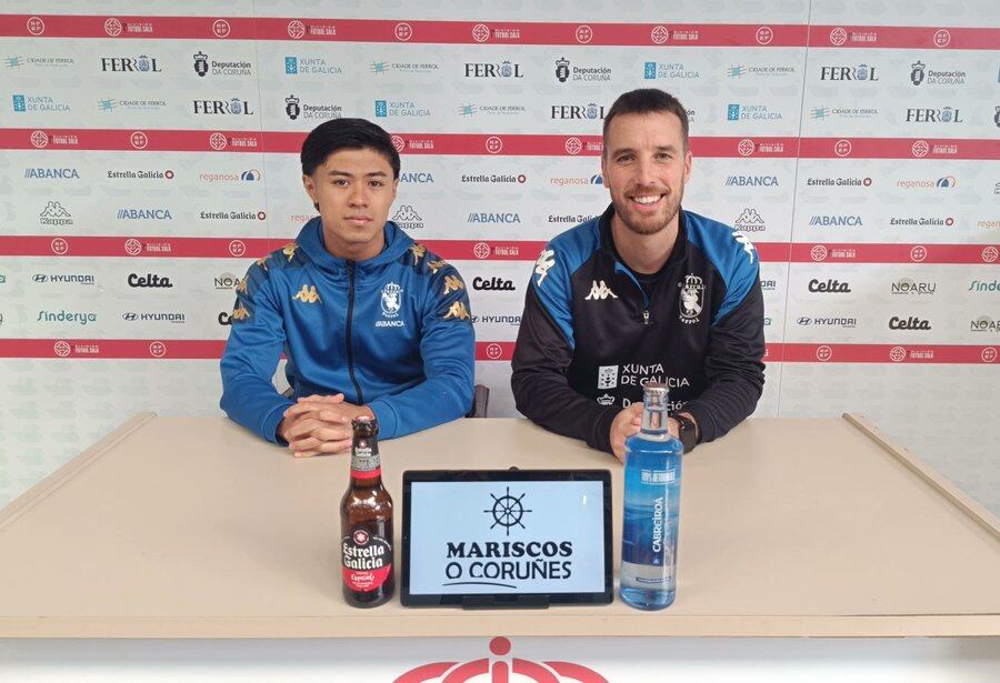 Gerard Casas, este viernes en rueda de prensa junto al futbolista Morgato (foto: O Parrulo Ferrol FS)