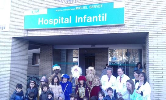 Los Reyes Magos, a las puertas del Hospital Infantil