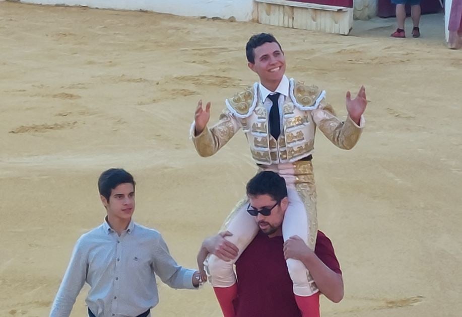 Héctor Marco salió a hombros de la Plaza de Toros de Huesca