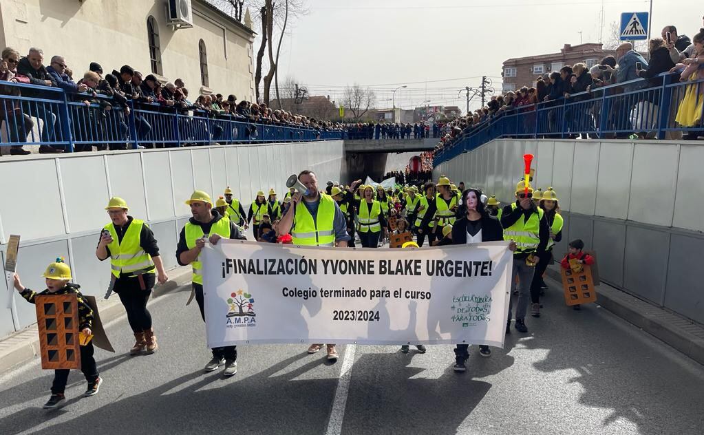 La comunidad educativa reclama que se adelanten los plazos porque los nuevos alumnos no caben en el colegio