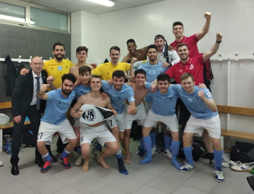 Jugadores y cuerpo técnico se dieron otra alegría con la victoria en Murcia