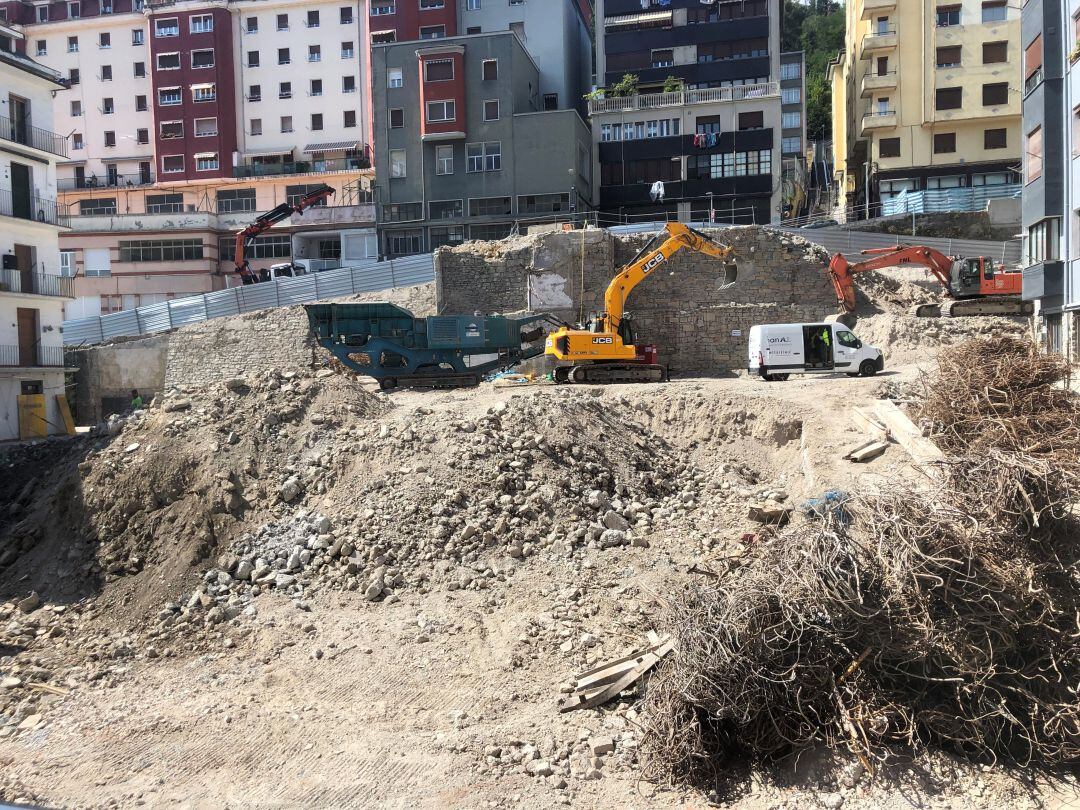 Labores posteriores al derribo del edificio industrial de &#039;El Casco&#039;