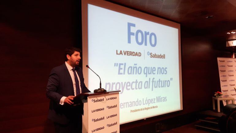 López Miras, interviniendo en el Foro La Verdad.