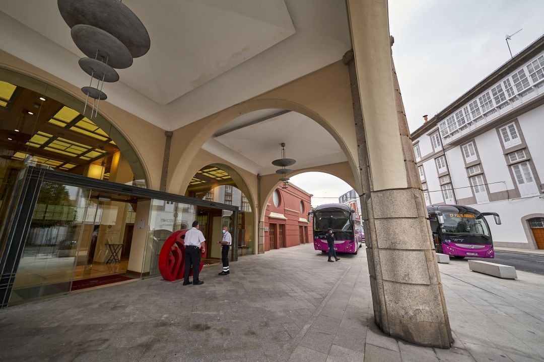 Hotel donde se mantiene confinado el Fuenlabrada en A Coruña