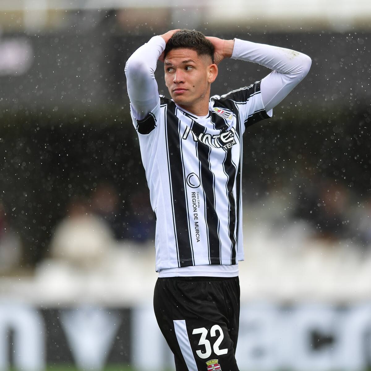 "La incertidumbre sobre el futuro del FC Cartagena es cada vez mayor y desde la directiva se sigue sin dar explicaciones"