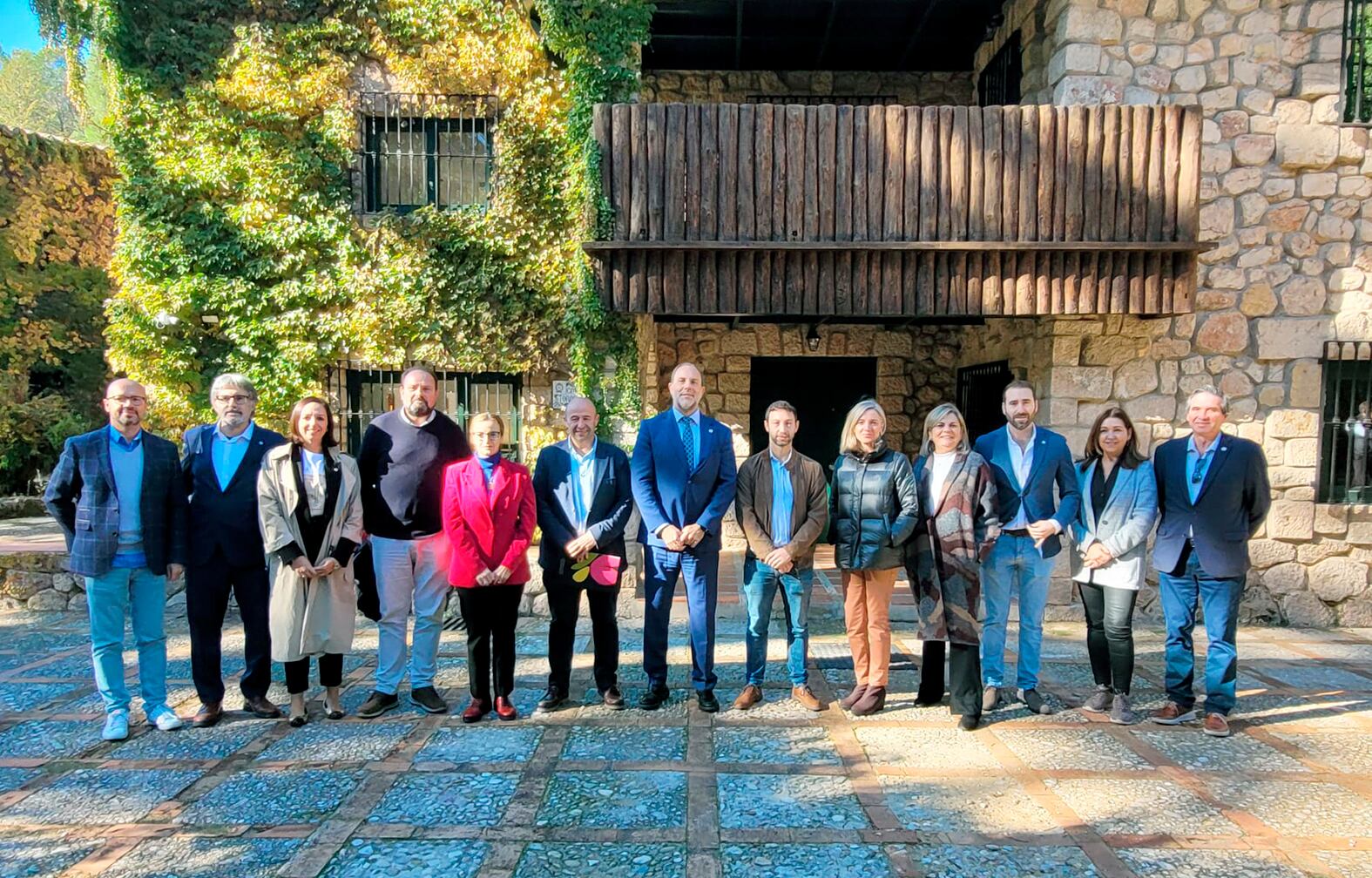 Reunión de la UJA con alcaldes de la zona en la Torre del Vinagre.