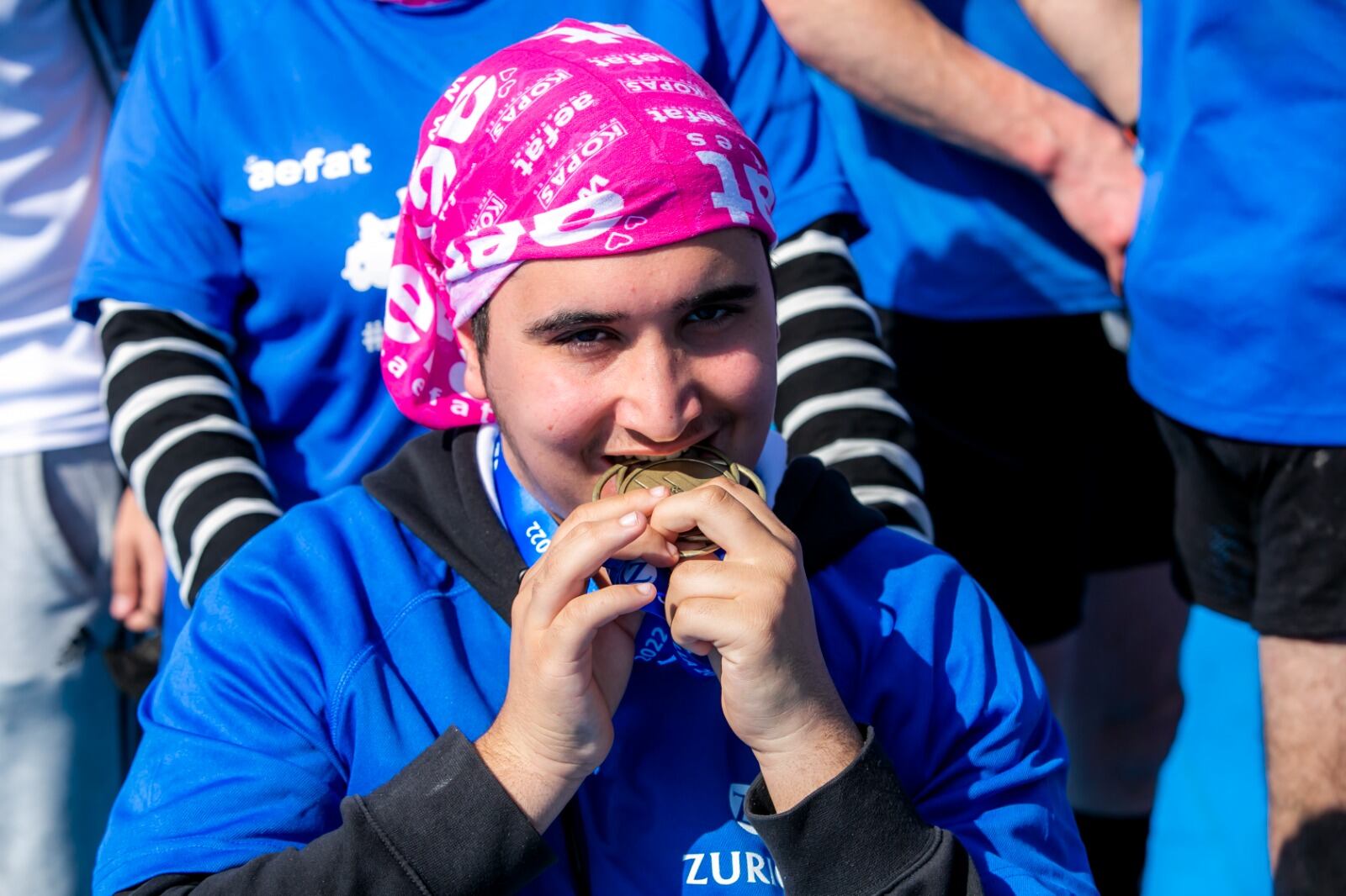 Valentín participando en la pasada Zurich Maratón de Sevilla 2022, en febrero. Equipo Zurich Aefat. Foto: Xavier d’Arquer