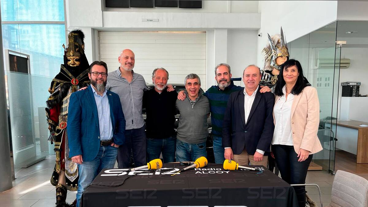 Los cuatro cargos de las Fiestas de Moros y Cristianos de Alcoy, en Motor Pacífico Volkswagen