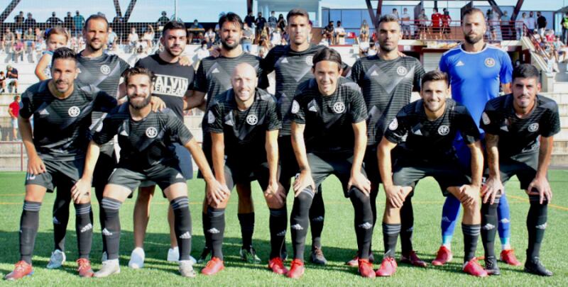 Un once inicial del Dux Internacional