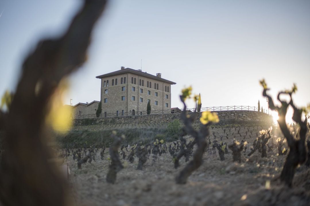 Hacienda López de Haro da la bienvenida de nuevo al viajero del vino