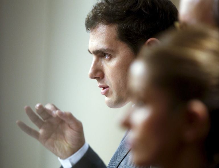 Ciudadanos party leader Albert Rivera gestures during a news conference in Madrid, Spain, January 18, 2016. REUTERSAndrea Comas