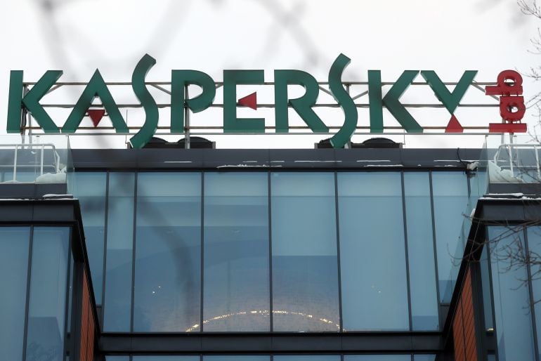 El logo de Kaspersky Lab en su sede.