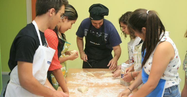 Taller de cocina en los campamentos de verano de Tres Cantos