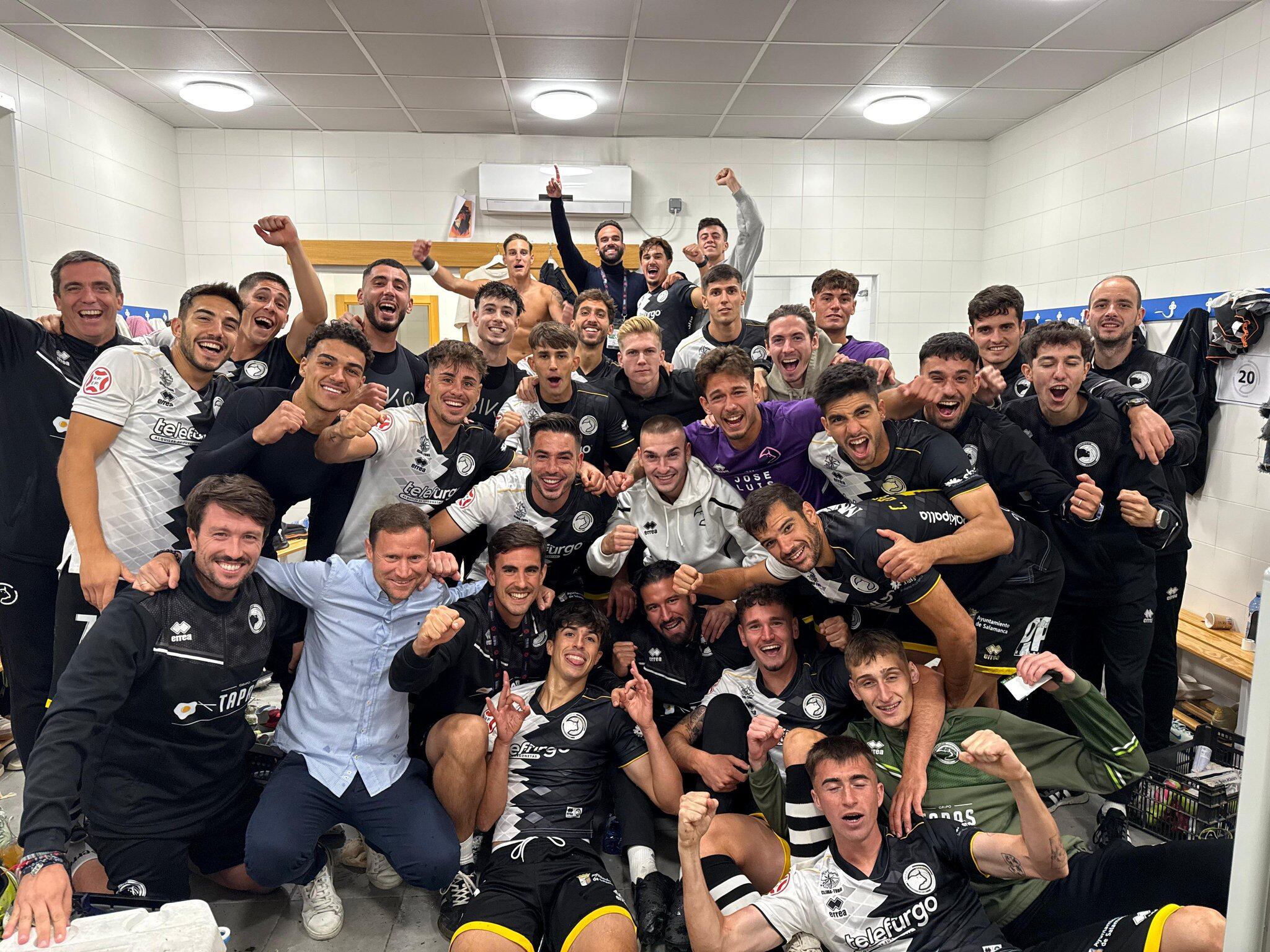 Unionistas de Salamanca celebró en el vestuario la victoria ante el Real Avilés/UnionistasCF