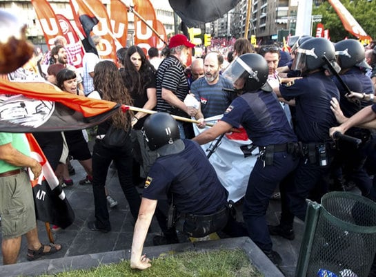 Miembros de los sindicatos UGT y CCOO se han enfrentado con otros de CNT en Zaragoza