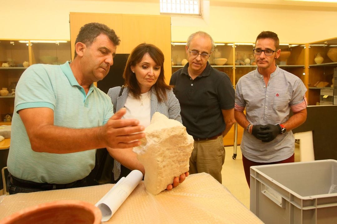 Julia Parra y José Alberto Cortés en el centro de la imagen
