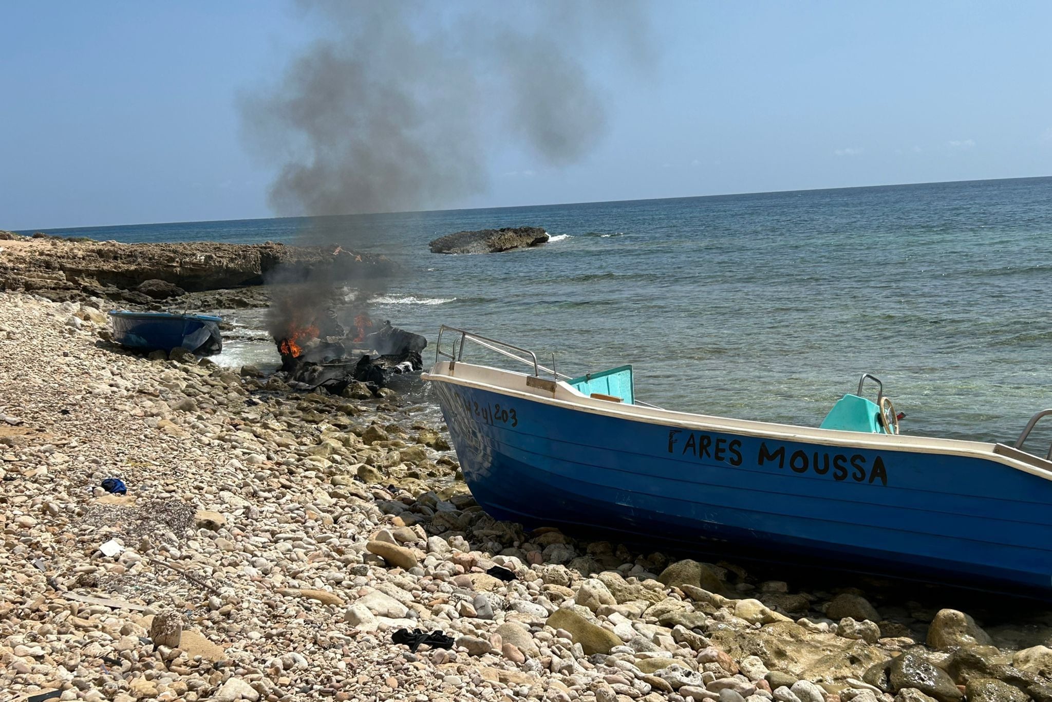 Imagen de una patera que se incendió hace unos días a su llegada a Formentera