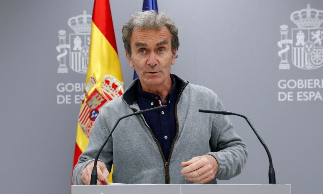 El director del Centro de Coordinación de Alertas y Emergencias Sanitarias, Fernando Simón, ofrece una rueda de prensa este jueves en Madrid para actualizar la situación de la pandemia.