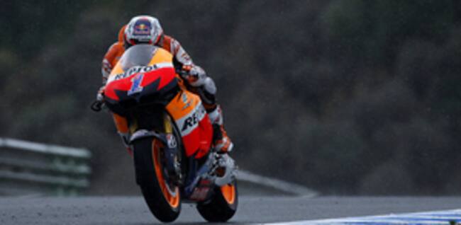 El australiano Casey Stoner (Honda), durante los terceros y últimos entrenamientos libres de MotoGP, disputados el 28 de abril de 2012 en el circuito de Jerez, donde este domingo se disputará el Gran Premio de España de Motociclismo, segunda prueba del ca
