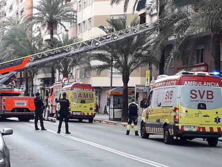 Calle cortada durante una hora en Gandia para realizar el rescate