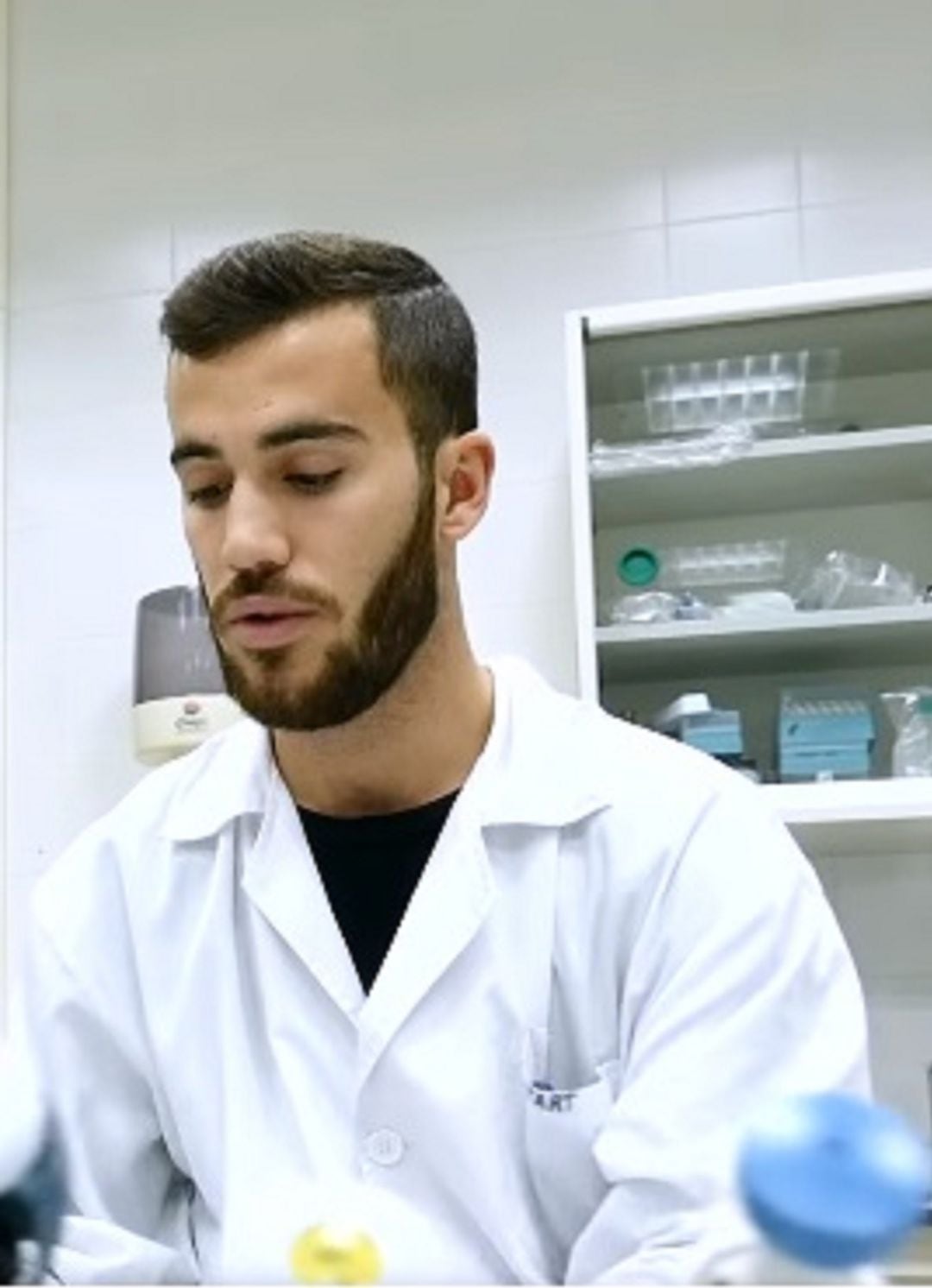 Jorge Antolín en el laboratorio de la Universidad de Jaén 