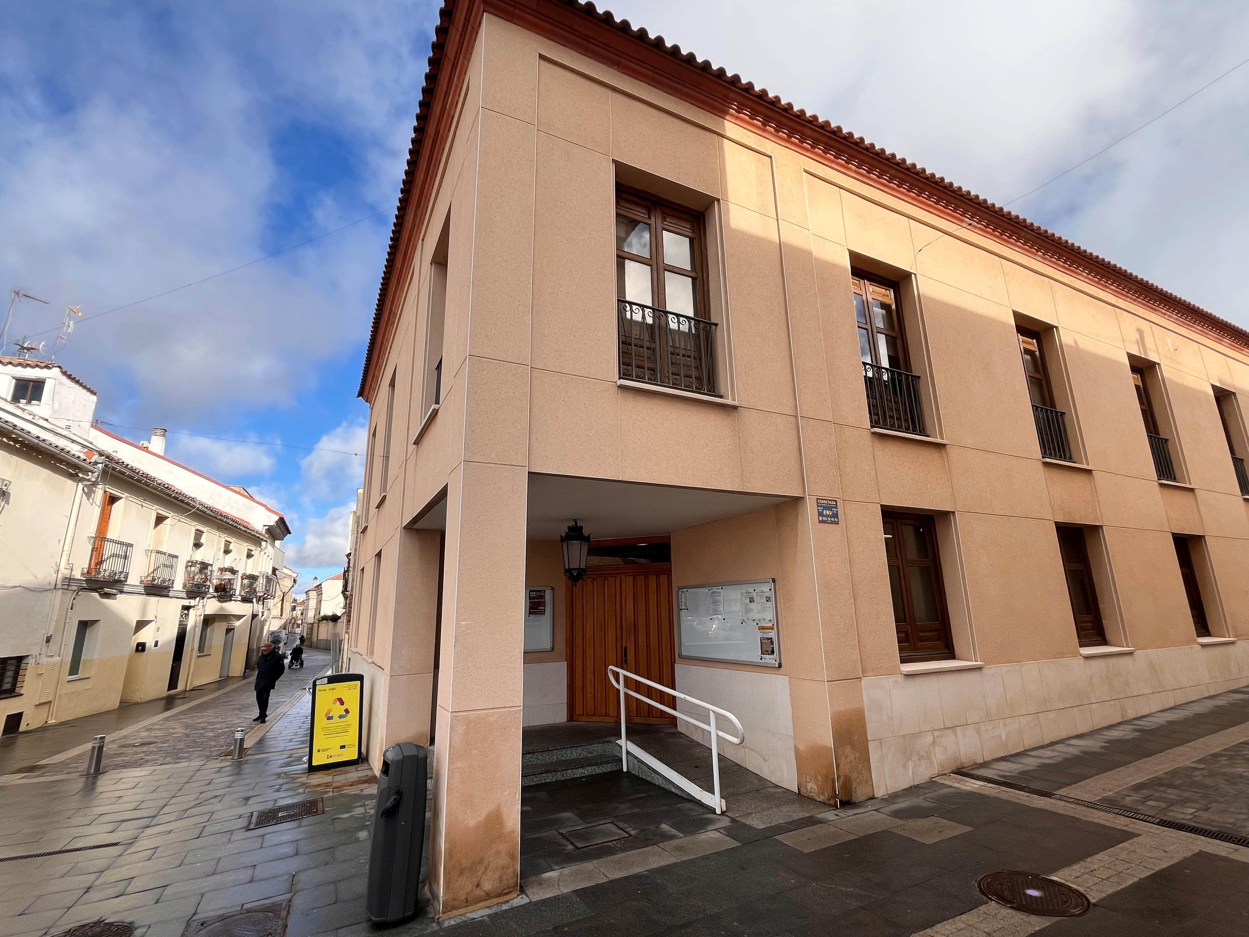 Ubicación del punto de información sobre la tasa de basuras de Pinto, en la calle Real, 2