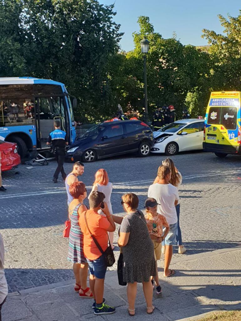 Accidente de un autobús urbano en Vía Roma