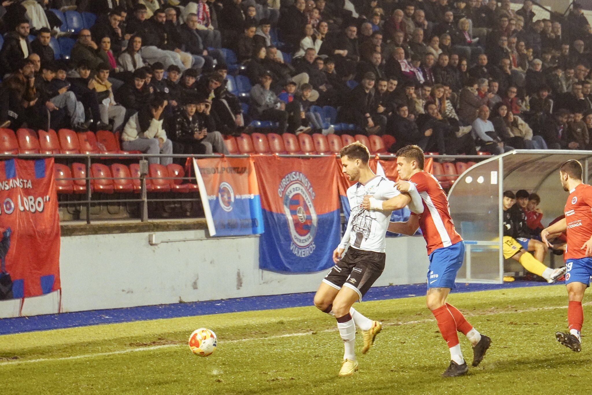 Lance del partido entre el Salamanca CF UDS y la UD Ourense/SalamancaCFUDS