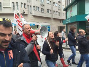 Los manifestantes lanzan consignas