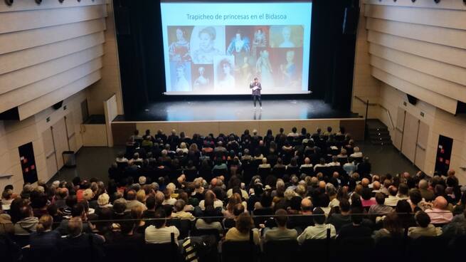 Nieves Concostrina: "Me divierte la historia y me divierte contarla"