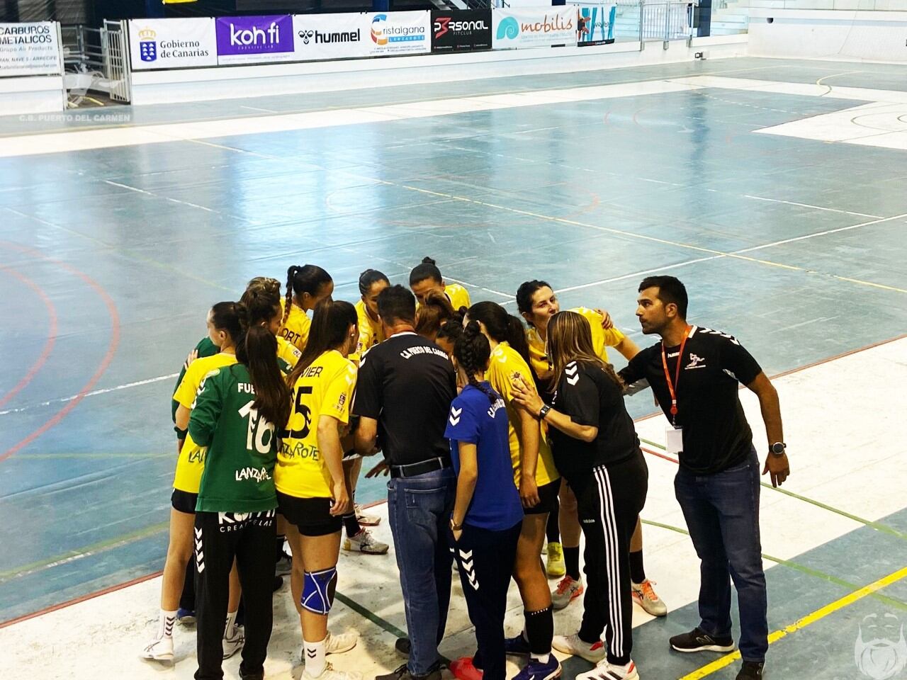 Las jugadoras y técnicos del Lanzarote Puerto del Carmen.