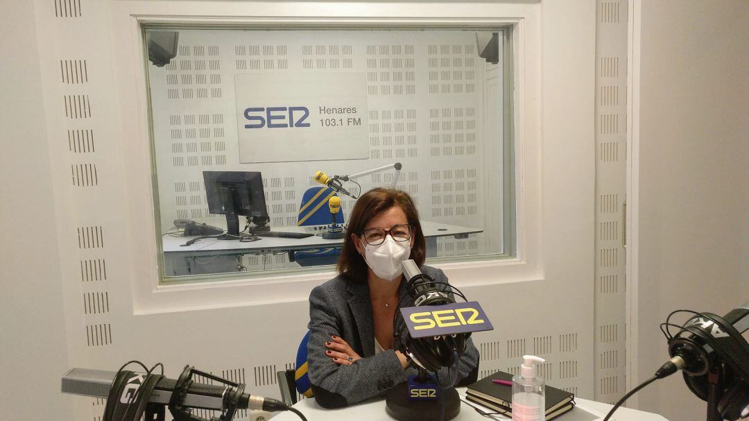 María Aranguren en los estudios de SER Henares. 