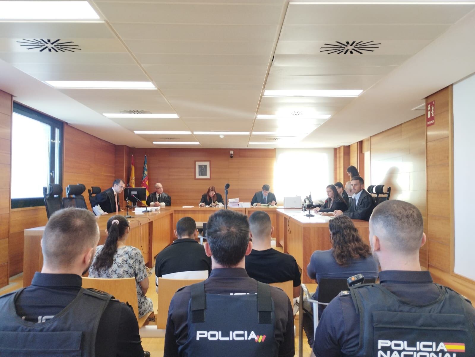 La Audiencia Provincial condena a cuatro vecinos de Borriana por pertenencia a grupo criminal y varios delitos contra la salud pública.